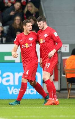 Leverkusen - RB Leipzig Fußball Bundesliga Leverkusen, 18.11.2016, BayArena, Fußball, 1.BL, GER, 11.Spieltag , Bayer 04 Leverkusen vs. RB Leipzig 2:3 (2:1) , Im Bild, v.l.: Torschütze Willi Orban und Oliver Jasen Burke (beide RB Leipzig), Torjubel nach dem Siegtreffer zum 2:3. ,