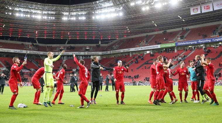 Leverkusen - RB Leipzig Fußball Bundesliga Leverkusen, 18.11.2016, BayArena, Fußball, 1.BL, GER, 11.Spieltag , Bayer 04 Leverkusen vs. RB Leipzig 2:3 (2:1) , Im Bild: Mannschaft von RB Leipzig, Schlussjubel. ,