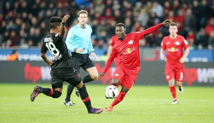 Leverkusen - RB Leipzig Fußball Bundesliga Leverkusen, 18.11.2016, BayArena, Fußball, 1.BL, GER, 11.Spieltag , Bayer 04 Leverkusen vs. RB Leipzig 2:3 (2:1) , Im Bild, v.l.: WENDELL (Leverkusen) und Naby Keita (RB Leipzig) ,