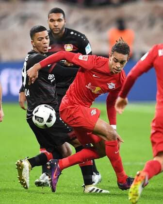 Fussball, 1.BL Saison 2016 2017, Spieltag 11, Bayer 04 Leverkusen-RB Leipzig , 18.11.2016, BayArena, Leverkusen, Benjamin Henrichs, Bayer 04 Leverkusen, Jussuf Poulsen, RB Leipzig,