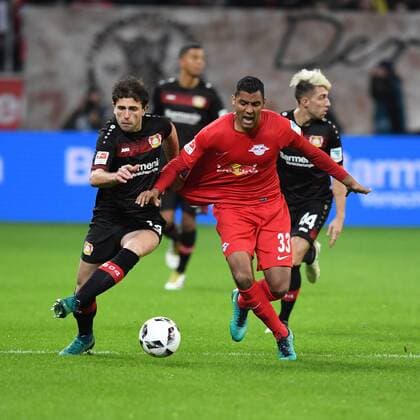 Fussball, 1.BL Saison 2016 2017, Spieltag 11, Bayer 04 Leverkusen-RB Leipzig , 18.11.2016, BayArena, Leverkusen, Admir Mehmedi, Bayer 04 ,Kevin Comper, RB Leipzig,