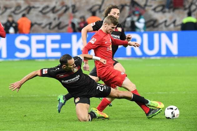 Fussball, 1.BL Saison 2016 2017, Spieltag 11, 10, Bayer 04 Leverkusen-RB Leipzig , 18.10.2016, BayArena, Ömer Toprak, Julian Baumgartlinger, Leverkusen,Timo Werner, RB Leipzig,