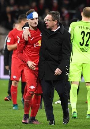 18.11.2016, xjhx, Fussball 1.Bundesliga, Bayer 04 Leverkusen - RB Leipzig, emspor, v.l. Marcel Sabitzer (RB Leipzig), Sportdirektor Ralf Rangnick (RB Leipzig) Leverkusen