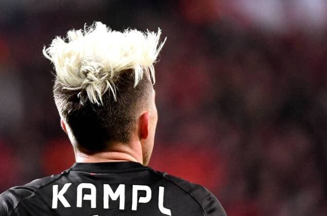 18.11.2016, xjhx, Fussball 1.Bundesliga, Bayer 04 Leverkusen - RB Leipzig, emspor, v.l. Kevin Kampl (Bayer Leverkusen) blonde Haare Leverkusen
