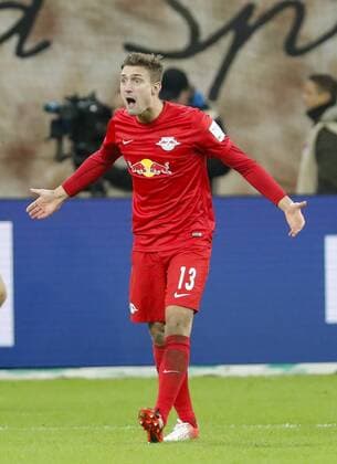 Stefan ILSANKER, RB Leipzig 13 Emotionen, Gefuehle, Reaktion, Wut, wuetend, schrei, Wutausbruch, Aktion Ganzfigur, Aktion, Portrait, Einzelbild, Einzelaktion, gestikuliert und gibt Anweisungen, Aktion, Einzelbild, Gestik, Geste, Handbewegung, zeigen, deuten BAYER 04 LEVERKUSEN - RB LEIPZIG 2-3 Fussball 1. Bundesliga , Leverkusen, am 18.11.2016, 11.Spieltag, Saison 2016 2017, 1.Liga, 1.Bundesliga,