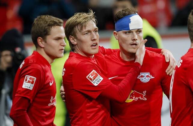 Emil FORSBERG, RB Leipzig 10 Torjubel, Jubel nach dem Tor zum 2-2 Halbfigur, Freisteller , Aktion, Einzelbild, Portrait, Portraet, Einzelaktion Einzelaufnahe BAYER 04 LEVERKUSEN - RB LEIPZIG 2-3 Fussball 1. Bundesliga , Leverkusen, am 18.11.2016, 11.Spieltag, Saison 2016 2017, 1.Liga, 1.Bundesliga,