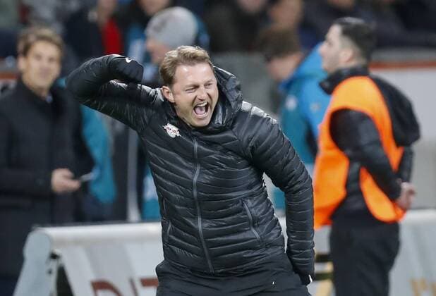 Ralph HASENHUETTL, RB L Trainer Jubel, Freude, Emotionen, Feiern, Lachen, jubelt, freuen, reisst die Arme hoch, ballt die Faust BAYER 04 LEVERKUSEN - RB LEIPZIG 2-3 Fussball 1. Bundesliga , Leverkusen, am 18.11.2016, 11.Spieltag, Saison 2016 2017, 1.Liga, 1.Bundesliga,
