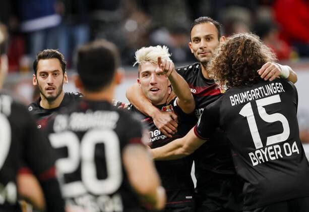 Kevin KAMPL, LEV 44 Torjubel, Jubel nach dem Tor zum 1-0 mit Hakan CALHANOGLU, Lev 10 Oemer TOPRAK, Lev 21 Julian BAUMGARTLINGER, Lev 15 BAYER 04 LEVERKUSEN - RB LEIPZIG 2-3 Fussball 1. Bundesliga , Leverkusen, am 18.11.2016, 11.Spieltag, Saison 2016 2017, 1.Liga, 1.Bundesliga,