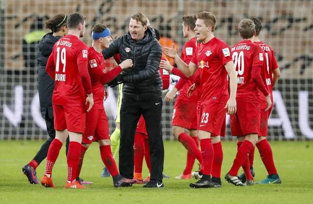 Ralph HASENHUETTL, RB L Trainer Jubel mit Spielern Marcel SABITZER, RB Leipzig 7 Marcel HALSTENBERG, RB Leipzig 23 Oliver BURKE, RB Leipzig 19 BAYER 04 LEVERKUSEN - RB LEIPZIG 2-3 Fussball 1. Bundesliga , Leverkusen, am 18.11.2016, 11.Spieltag, Saison 2016 2017, 1.Liga, 1.Bundesliga,