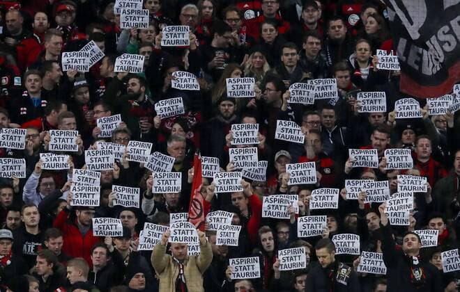 Leverkusen Fan, Fans,gegen Red Bull, Aspirin statt Taurin, Choreographie, Transparente, Show, Darstellung, Nachricht, Kommunikation, Fanchoreographie, Fankurve Fussballfans, supporters, spectators, Zuschauer, Jacke, Kutte, Weste, Fankurve, Schals Fanschals, Maske, Verkleidung, BAYER 04 LEVERKUSEN - RB LEIPZIG 2-3 Fussball 1. Bundesliga , Leverkusen, am 18.11.2016, 11.Spieltag, Saison 2016 2017, 1.Liga, 1.Bundesliga,