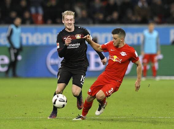 Foto : Julian Brandt ( Leverkusen ) gegen Diego Demme Fussball 1. Bundesliga , am Fr. 18.11.2016 Bayer 04 Leverkusen - Leipzig 2 - 3