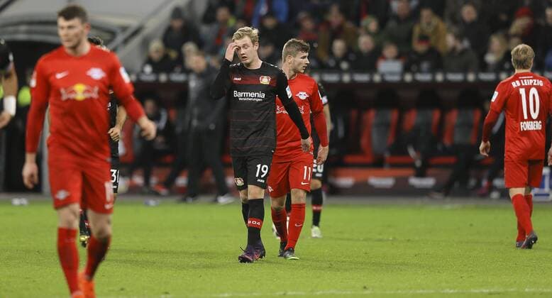 Foto : Julian Brandt enttäuscht ( Leverkusen ) hinten Timo Werner Fussball 1. Bundesliga , am Fr. 18.11.2016 Bayer 04 Leverkusen - Leipzig 2 - 3
