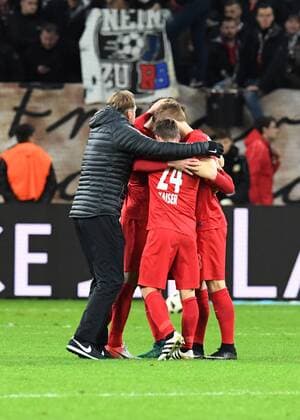 Fussball, 1.BL Saison 2016 2017, Spieltag 11,, Bayer 04 Leverkusen-RB Leipzig , 18.11.2016, BayArena, Leverkusen, Ralph Hasenhüttl, Trainer , Dominik Kaiser, RB Leipzig, jubel,