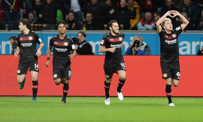 18.11.2016, xmhx, Fussball 1.Bundesliga, Bayer 04 Leverkusen - RB Leipzig, emspor, v.l. Admir Mehmedi (Bayer 04 Leverkusen), Wendell (Bayer 04 Leverkusen), Hakan Calhanoglu (Bayer 04 Leverkusen), Kevin Kampl (Bayer 04 Leverkusen) Leverkusen