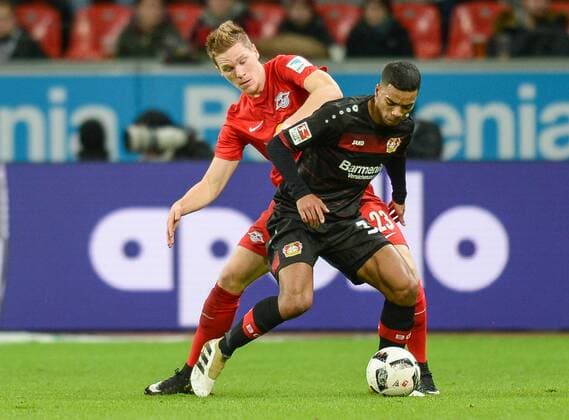 18.11.2016, xmhx, Fussball 1.Bundesliga, Bayer 04 Leverkusen - RB Leipzig, emspor, v.l. Benjamin Henrichs (Bayer 04 Leverkusen), Marcel Halstenberg (RB Leipzig) Leverkusen