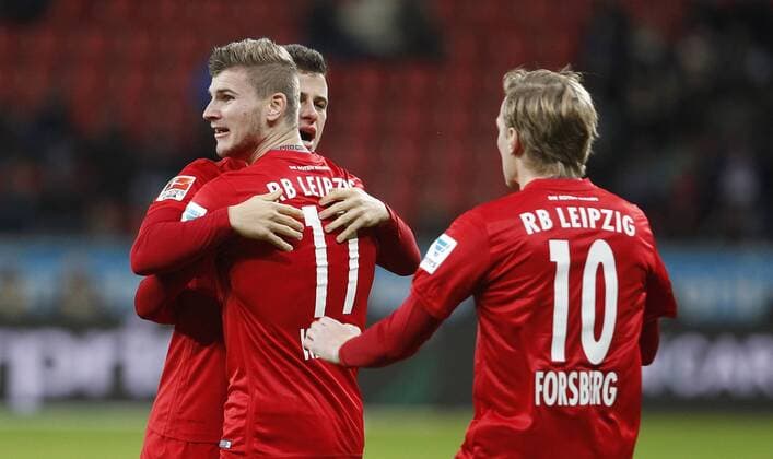 Leverkusen, Bayarena, 18.11.16: Jubel bei Stefan Ilsanker (RB Leipzig) (hinten) Timo Werner (RB Leipzig) (M) und Emil Forsberg (RB Leipzig) (R) im Spiel der 1. Bundesliga zwischen Bayer 04 Leverkusen vs. RB Leipzig in der Saison 2016 2017.