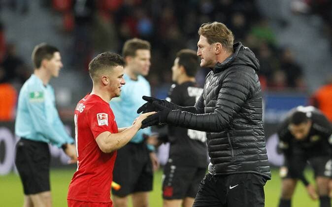 Leverkusen, Bayarena, 18.11.16: Schlussjubel Trainer Ralph Hasenhüttl (RB Leipzig) (R) jubelt mit Diego Demme (RB Leipzig) im Spiel der 1. Bundesliga zwischen Bayer 04 Leverkusen vs. RB Leipzig in der Saison 2016 2017.