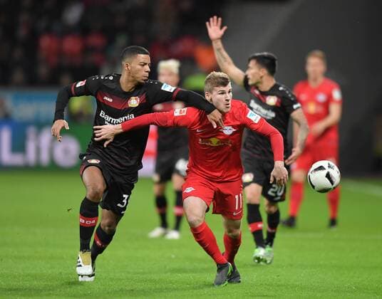 18.11.2016, Fussball GER, 1. Bundesliga Saison 2016 2017, 11. Spieltag, Bayer 04 Leverkusen - RB Leipzig 2:3, Benjamin Henrichs (Bayer 04 Leverkusen), li., gegen Timo Werner (RB Leipzig)