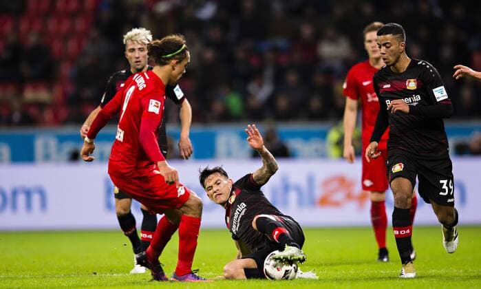 Leverkusen, 18.11.2016, BayArena Charles Aranguiz (Bayer) Bayer Leverkusen - RB Leipzig mm