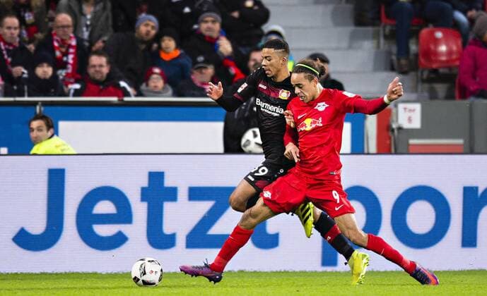 Leverkusen, 18.11.2016, BayArena Benjamin Henrichs (Bayer), Yussuf Poulsen (Leipzig) Bayer Leverkusen - RB Leipzig mm