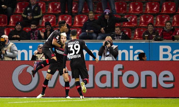 Leverkusen, 18.11.2016, BayArena Torjubel: Wendell (Bayer), Kevin Kampl (Bayer), Benjamin Henrichs (Bayer) Bayer Leverkusen - RB Leipzig mm