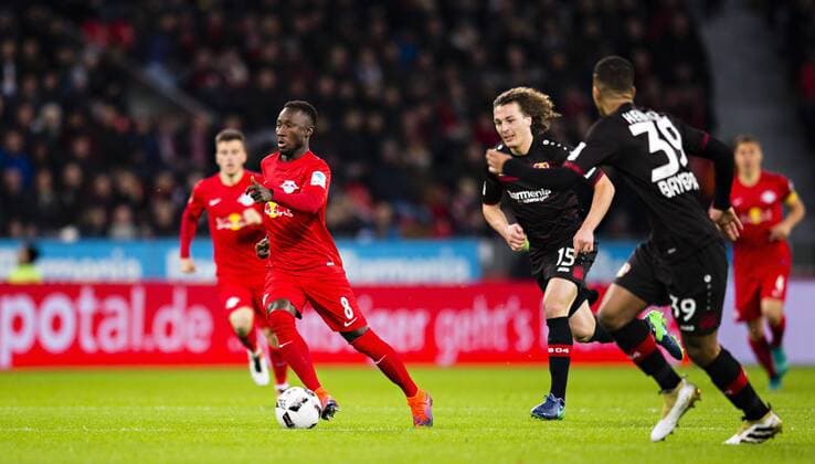 Leverkusen, 18.11.2016, BayArena Naby Keita (Leipzig), Julian Baumgartlinger (Bayer) Bayer Leverkusen - RB Leipzig mm
