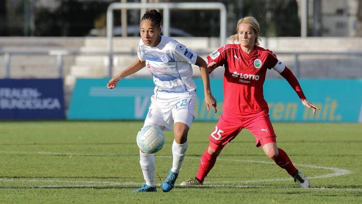 v.li.: Lara Heß (Lara Hess, MSV, 22), Saskia Bartusiak (Frankfurt, 25), Fussball, Allianz Frauen-Bundesliga, 1. FFC Frankfurt - MSV Duisburg, xozx