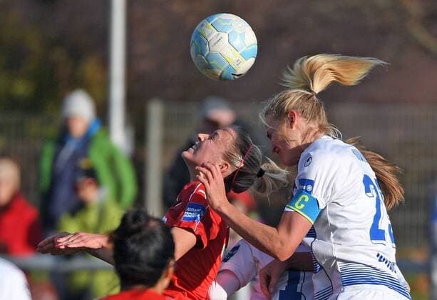 19.11.2016, xjhx, Fussball 1.Bundesliga Damen, 1.FFC Frankfurt - MSV Duisburg, emspor v.l. Mandy Islacker (1.FFC Frankfurt), Lena Nuding (MSV Duisburg), Yvonne Zielinski (MSV Duisburg) Frankfurt am Main