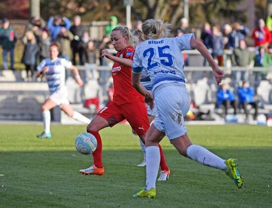 19.11.2016, xjhx, Fussball 1.Bundesliga Damen, 1.FFC Frankfurt - MSV Duisburg, emspor v.l. Mandy Islacker (1.FFC Frankfurt) Goal scored, Tor zum 1:0 Frankfurt am Main
