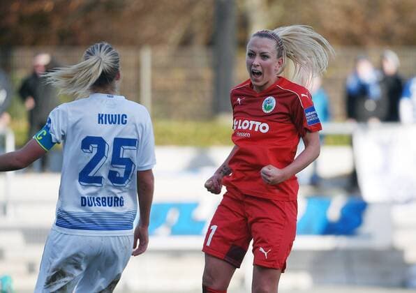 19.11.2016, xjhx, Fussball 1.Bundesliga Damen, 1.FFC Frankfurt - MSV Duisburg, emspor v.l. Mandy Islacker (1.FFC Frankfurt) celebrate the goal, Torjubel zum 1:0 Frankfurt am Main