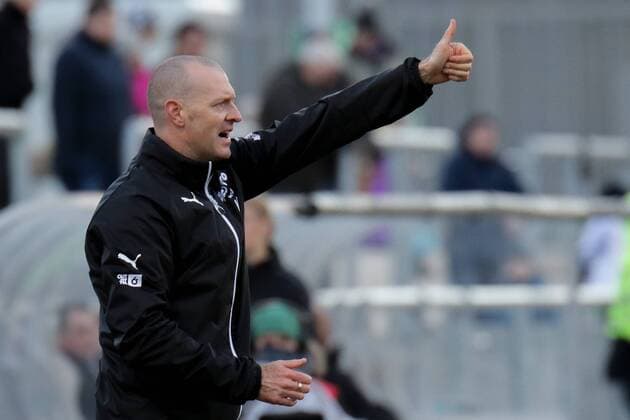 Matt Ross (Trainer, Frankfurt) mit Daumen nach oben, optimistisch, Einzelbild, Aktion, Action, Fussball, Allianz Frauen-Bundesliga, 1. FFC Frankfurt - MSV Duisburg, xozx