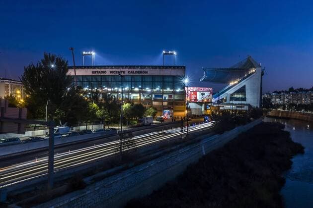 Bilder des Tages - SPORT A view of Vicente Calderon stadium before the Spanish Liga Primera Division 12th round match between Real Madrid and Atletico de Madrid, in Madrid, Spain, 19 November 2016. ATLETICO DE MADRID VS. REAL MADRID !ACHTUNG: NUR REDAKTIONELLE NUTZUNG!  MAD001 20161119-636151862659775006