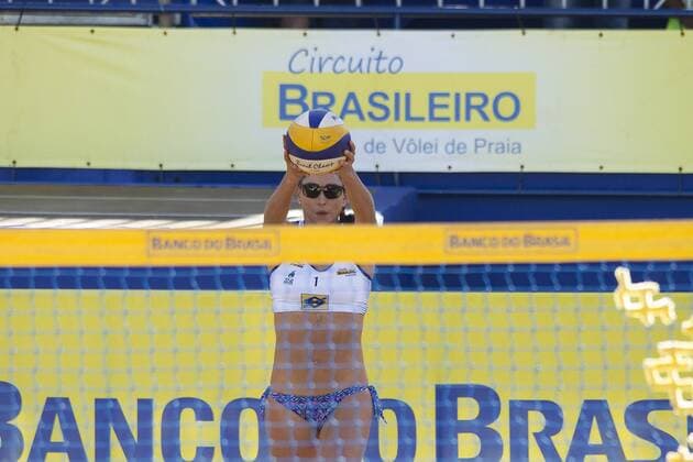 Circuito Brasileiro de V?lei de Praia CURITIBA, PR - 17.11.2016: CIRCUITO BRASILEIRO DE VÔLEI DE PRAIA - Carol Solberg during the 4th stage of the Brazilian Circuit of Beach volleyball Beachvolleyball in Curitiba PR, between 16 and 20 November. (Photo: Guilherme Artigas Fotoarena) x1232734x  GuilhermexArtigas
