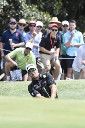 20.11.2016. Royal Sydney Golf Club, Sydney, Australia. Emirates Australian Open Golf Final Round. Ryan Fox of New Zealand hits out of the sand. xNigelxOwenx  ActionPlus11812106