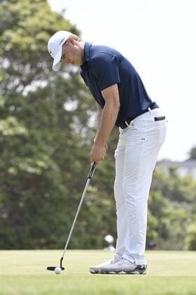 20.11.2016. Royal Sydney Golf Club, Sydney, Australia. Emirates Australian Open Golf Final Round. Jordan Spieth of the United States of America makes a putt. xNigelxOwenx  ActionPlus11812109