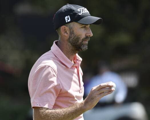 20.11.2016. Royal Sydney Golf Club, Sydney, Australia. Emirates Australian Open Golf Final Round. Geoff Ogilvy of Australia makes a birdie putt. xNigelxOwenx  ActionPlus11812116