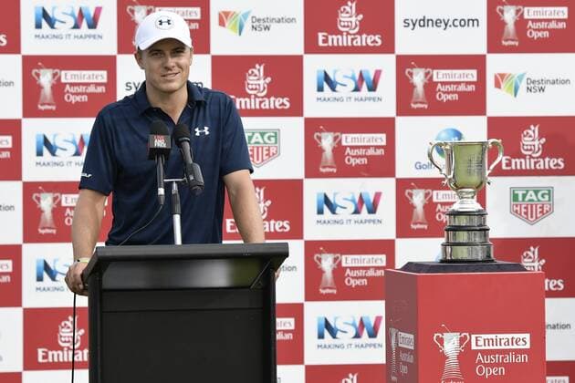 20.11.2016. Royal Sydney Golf Club, Sydney, Australia. Emirates Australian Open Golf 3rd Round. Jordan Spieth of the United States of America makes his victory speech after winning the tournament. xNigelxOwenx  ActionPlus11812151