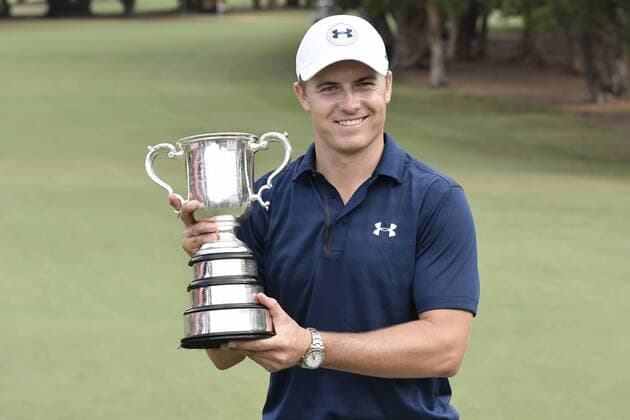 20.11.2016. Royal Sydney Golf Club, Sydney, Australia. Emirates Australian Open Golf 3rd Round. Jordan Spieth of the United States of America displays the tournament trophy. xNigelxOwenx  ActionPlus11812154