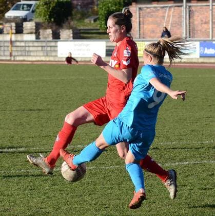 19 Maike Seuren (1.FC Köln) gegen 9 Kristin Kögel (VfL Sindelfingen) DFB,Fusball,2.Bundesliga Süd frauen,Ligaspiel, 20.11.2016, Foto:TBaur Eibner Sindelfingen Copyright: xBaur xEibner-Pressefotox EP_toba