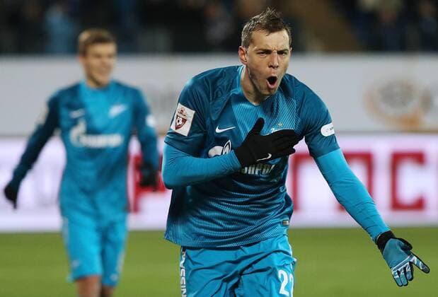 Bilder des Tages - SPORT ST PETERSBURG, RUSSIA - NOVEMBER 20, 2016: Zenit St Petersburg s Artyom Dzyuba celebrates scoring in the 2016-17 Season Russian Premier League Round 14 football match against Krylya Sovetov Samara at the Petrovsky Stadium. Peter Kovalev TASS  TS0383C2