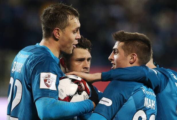 ST PETERSBURG, RUSSIA - NOVEMBER 20, 2016: Zenit St Petersburg s Artyom Dzyuba, Giuliano Victor de Paula and Robert Mak (L-R) celebrate scoring in the 2016-17 Season Russian Premier League Round 14 football match against Krylya Sovetov Samara at the Petrovsky Stadium. Peter Kovalev TASS  TS0383C7