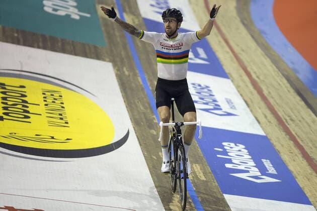 Bradley Wiggins celebrates after winning the last day of the Zesdaagse Vlaanderen-Gent six-day indoor cycling race at the indoor cycling arena t Kuipke, Sunday 20 November 2016, in Gent. The 76th edition takes place from November 15th until November 20th. KRISTOFxVANxACCOM  x04979821x