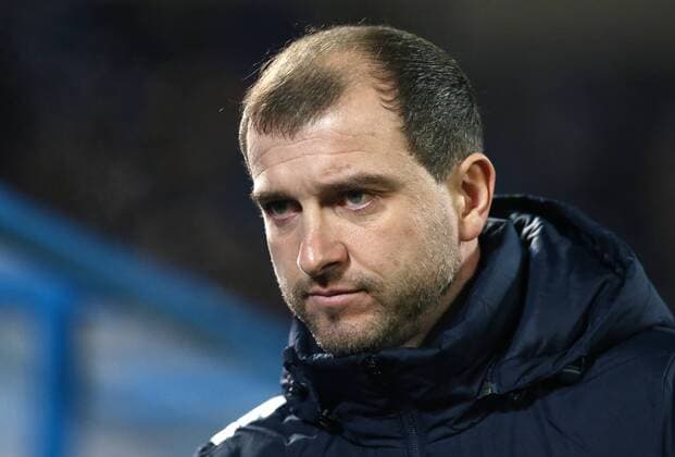 ST PETERSBURG, RUSSIA - NOVEMBER 20, 2016: Krylya Sovetov Samara s head coach Vadim Skripchenko in the 2016-17 Season Russian Premier League Round 14 football match against Zenit St Petersburg at the Petrovsky Stadium. Peter Kovalev TASS  TS0383E4