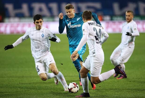 ST PETERSBURG, RUSSIA - NOVEMBER 20, 2016: Krylya Sovetov Samara s Ibragim Tsallagov, Zenit St Petersburg s Yevgeny Chernov and Krylya Sovetov Samara s Timofei Margasov (L-R) fight for the ball in their 2016-17 Season Russian Premier League Round 14 football match at the Petrovsky Stadium. Peter Kovalev TASS  TS0383E7