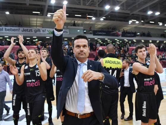 Basketball 1. Bundesliga 2016 2017 Hauptrunde 10. Spieltag 20.11.2016 Walter Tigers Tuebingen - medi Bayreuth Trainer Raoul Korner (Bayreuth) 