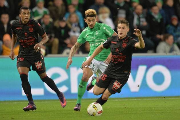Kevin Malcuit (saint etienne) vs Remi Walter (nice) FOOTBALL : Saint Etienne vs Nice - Ligue 1 - 20 11 2016 FredericChambert 