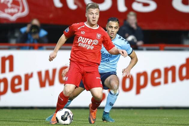 (l-r) Dylan Seys of FC Twente, Sofyan Amrabat of FC Utrechtduring the Dutch Eredivisie match between FC Twente and FC Utrecht at the Grolsch Veste on November 20, 2016 in Enschede, The Netherlands FC Twente v FC Utrecht Dutch Eredivisie 2016 2017 xVIxPeterxLousxIVx 6619221