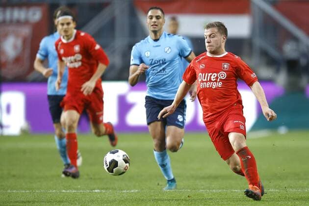 (l-r) Enes Unal of FC Twente, Sofyan Amrabat of FC Utrecht, Dylan Seys of FC Twenteduring the Dutch Eredivisie match between FC Twente and FC Utrecht at the Grolsch Veste on November 20, 2016 in Enschede, The Netherlands FC Twente v FC Utrecht Dutch Eredivisie 2016 2017 xVIxPeterxLousxIVx 6619229