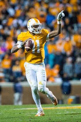 November 19, 2016: quarterback Joshua Dobbs 11 of the Tennessee Volunteers runs the ball during the NCAA College League USA Football game between the University of Tennessee Volunteers and the University of Missouri Tigers at Neyland Stadium in Knoxville, TN CSM NCAA Football 2016: Missouri vs Tennessee NOV 19 - ZUMAc04_ 20161119_zaf_c04_809