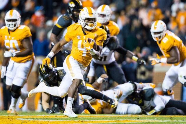 November 19, 2016: running back John Kelly 4 of the Tennessee Volunteers runs the ball during the NCAA College League USA Football game between the University of Tennessee Volunteers and the University of Missouri Tigers at Neyland Stadium in Knoxville, TN CSM NCAA Football 2016: Missouri vs Tennessee NOV 19 - ZUMAc04_ 20161119_zaf_c04_810